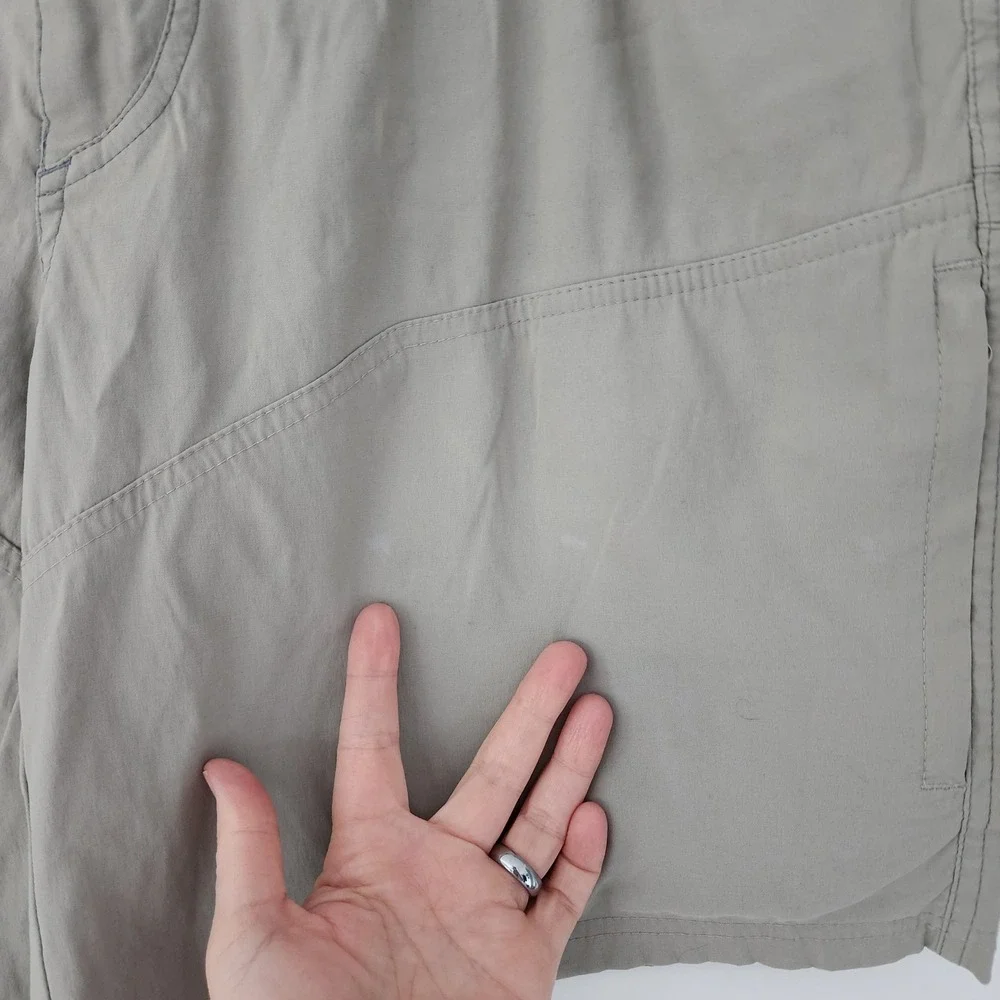 Kuhl khaki tan cargo pocket shorts outdoor hiking mens‎ size 38